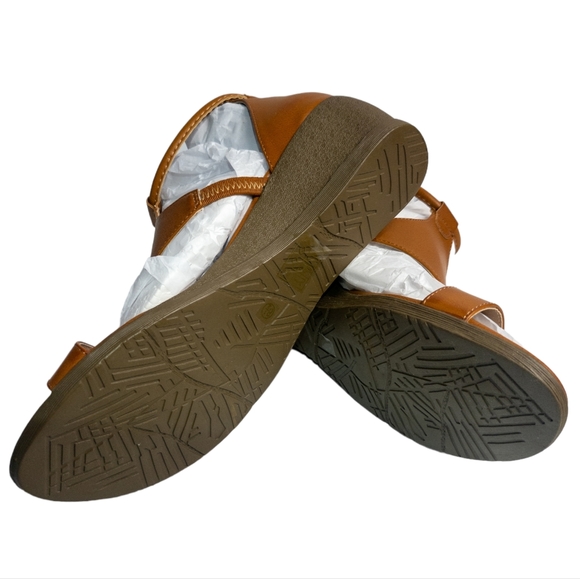 Journee Collection Trayle Wedge Sandal Brown 8.5 - Picture 12 of 12